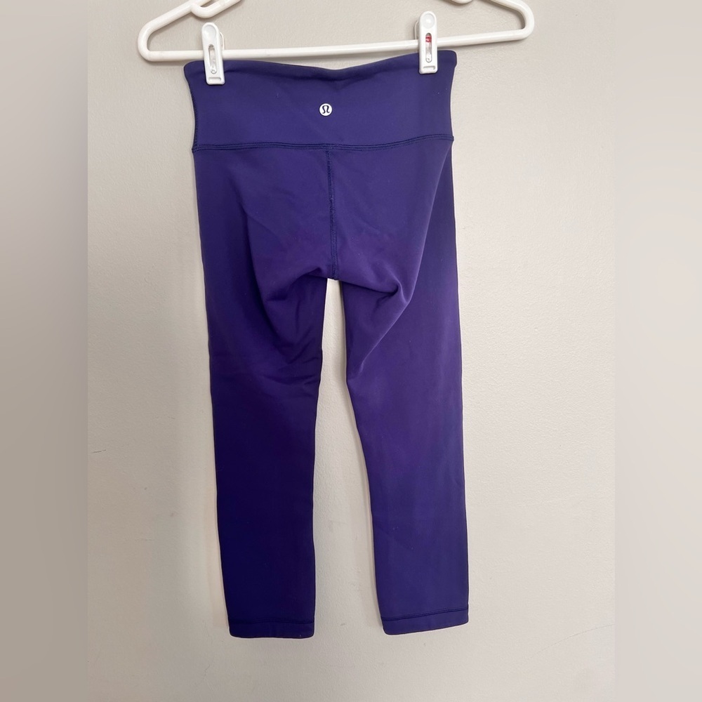 Lululemon wunder train tight in good used condition.
Size:2
Length:27” - Picture 4 of 5